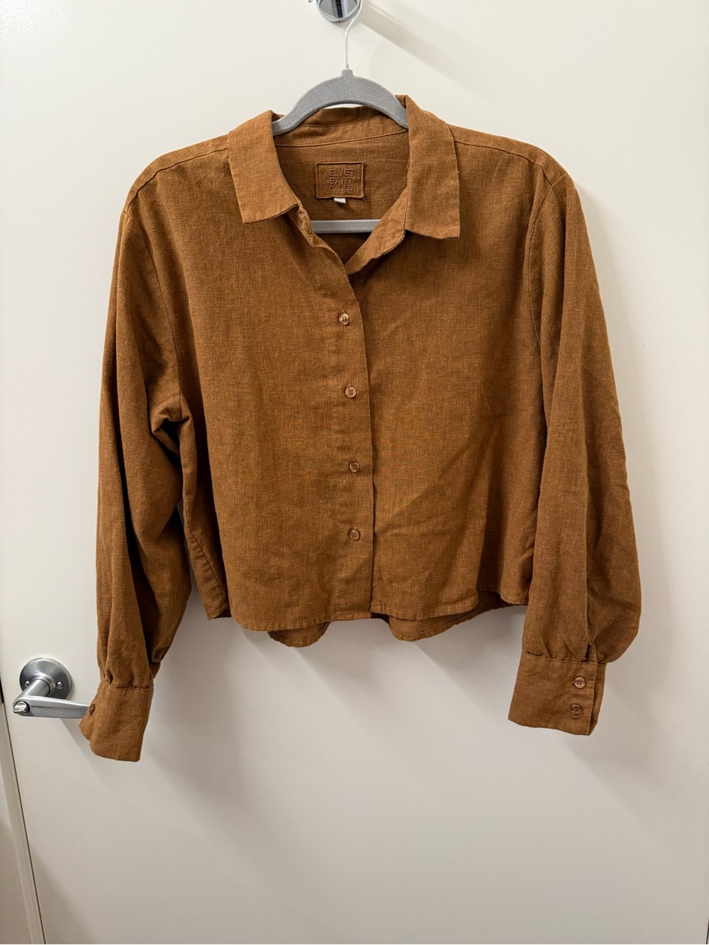 Velvet Heart Cropped Linen Button-Down Shirt in Rust Brown